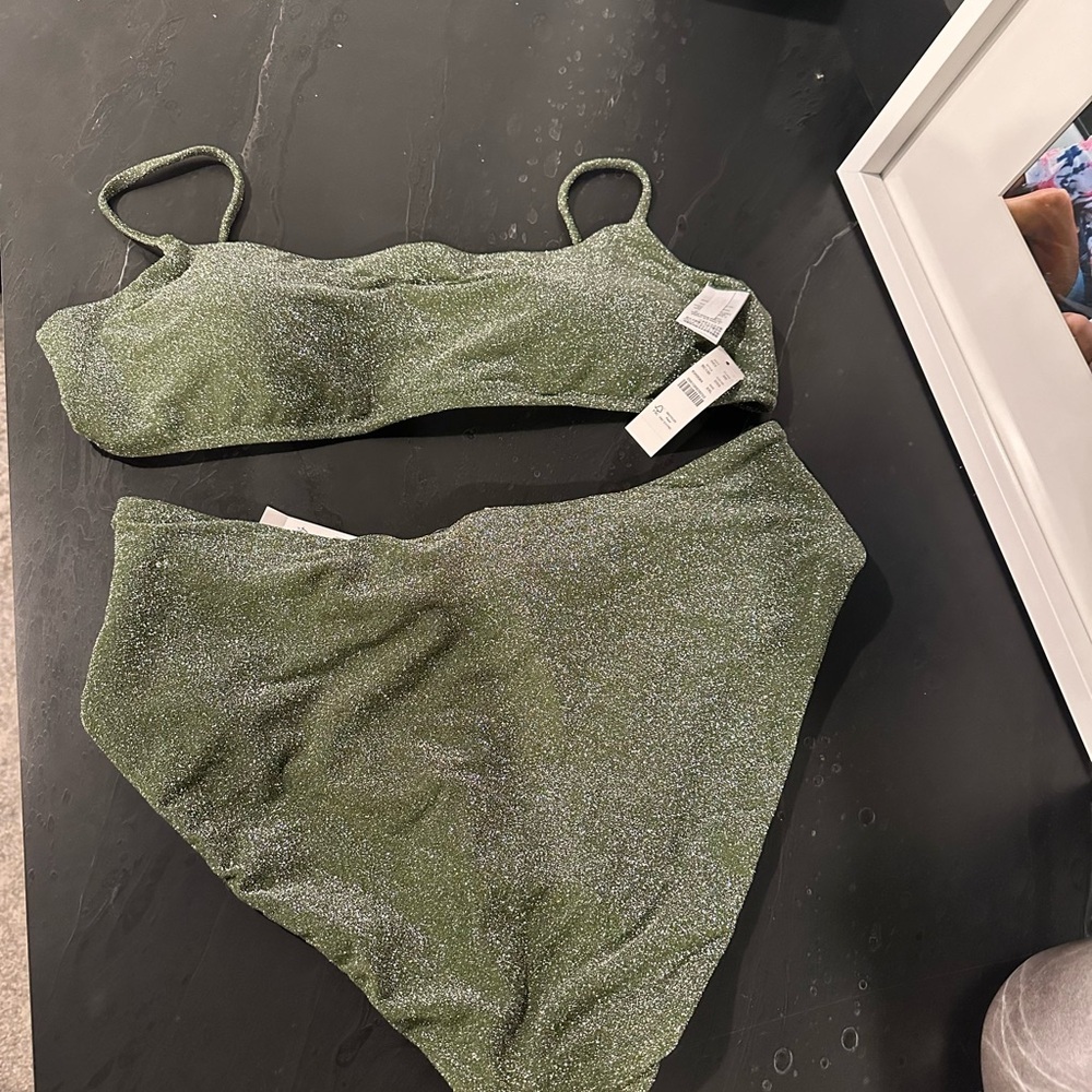 JCREW SCOOPNECK BIKINI TOP IN SPARKLE Size XXL
Color DARK SEAWEED SILVER SPARKLE - Picture 6 of 6